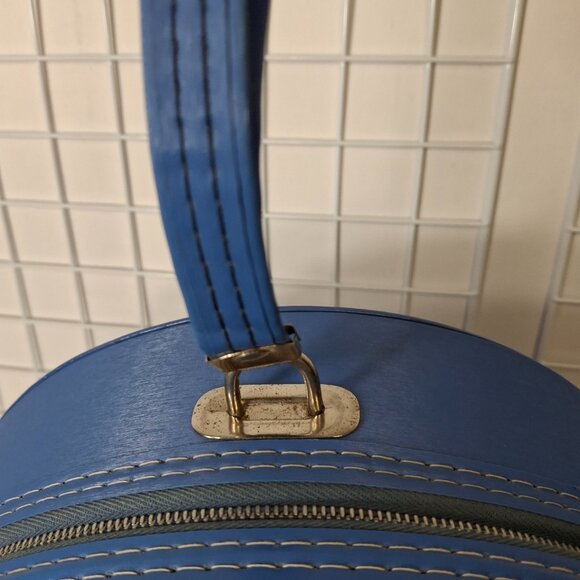 Vintage Travel Hat Box Round 1960s Suitcase Blue With 2 White Stripes - Picture 4 of 16